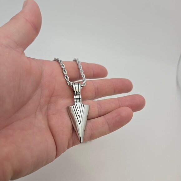 Silver Stainless Steel Arrowhead pendant and Rope Chain - Picture 8 of 9